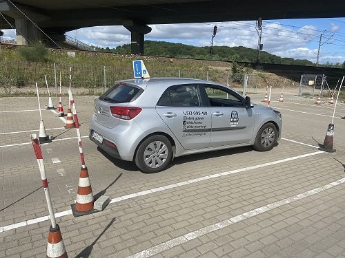 Pole koncowe pasa ruchu kia rio